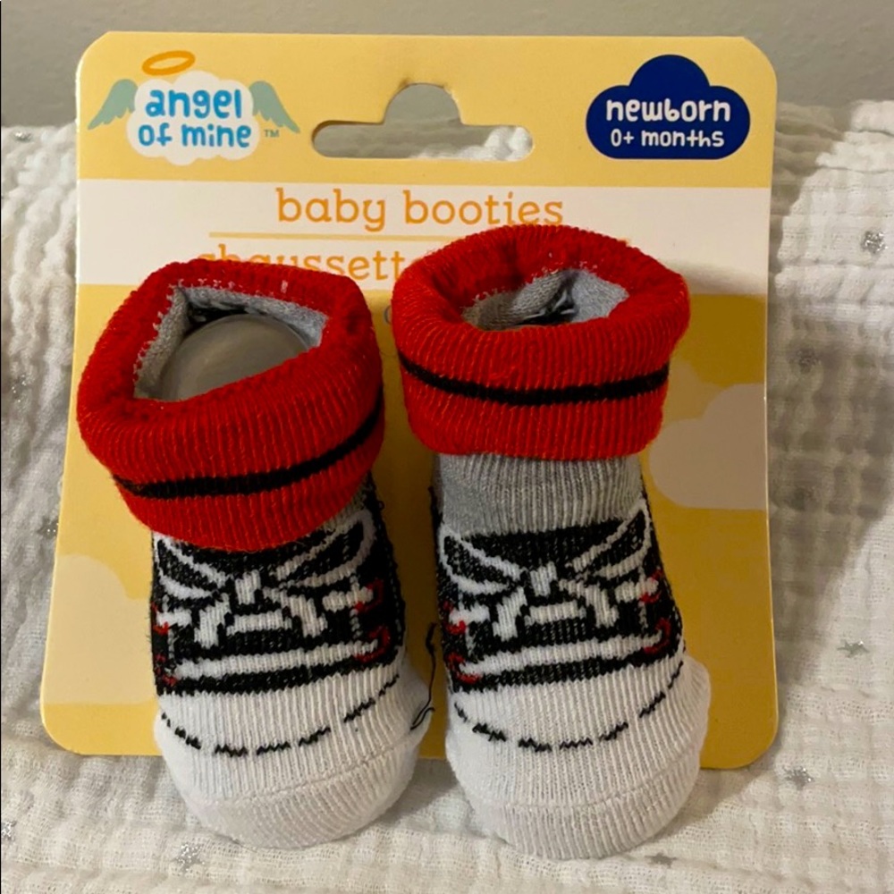 Sneaker print booties (2 sets.)